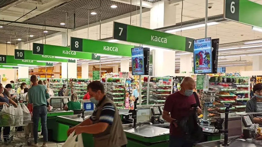 Рекламный экран 22 дюйма в современном торговом центре